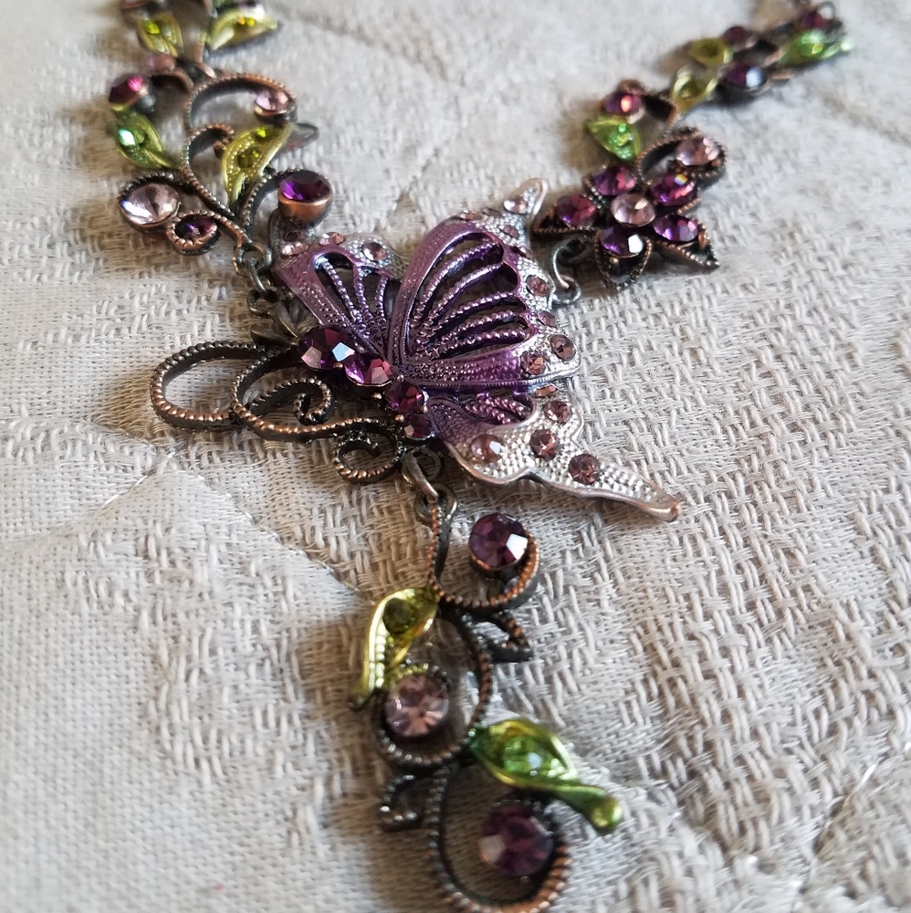 SOLD •4/$20• Butterfly Necklace
